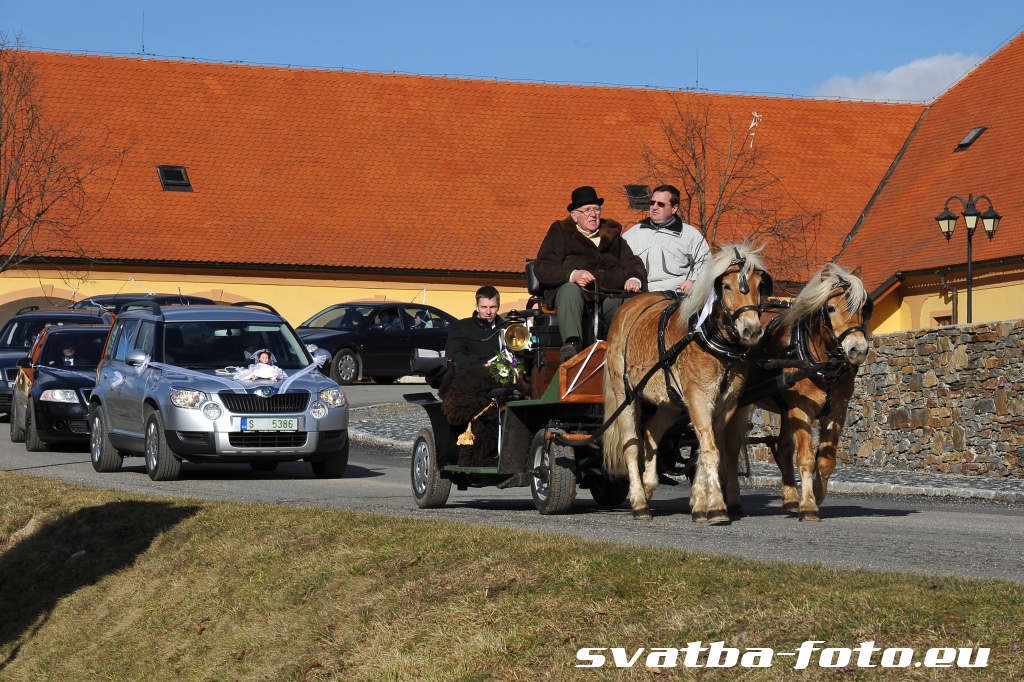 Svatební hostina a zátah